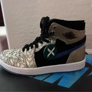 NEW Authentic Air Jordan 1 High Zoom Gold Laser 
Size 6
Gold Blue Air Jordan 1 Zoom CMFT  main image 2